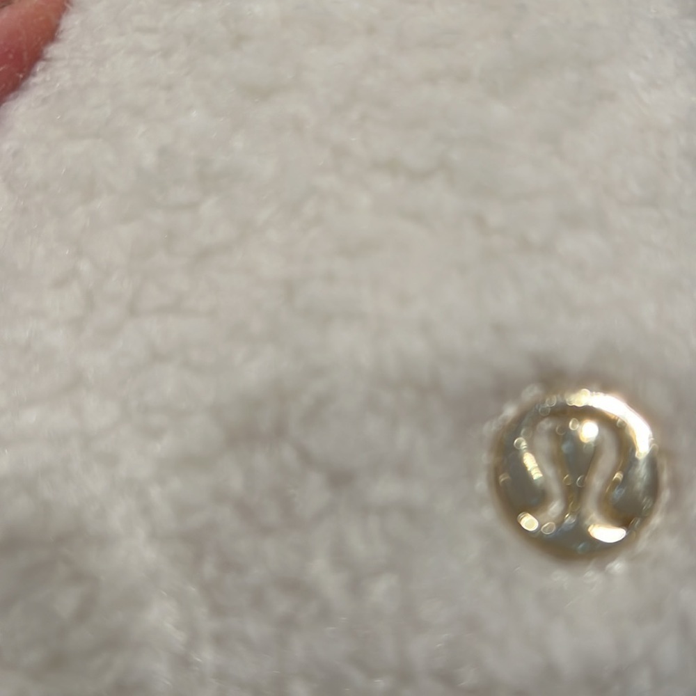 LULULEMON modular phone crossbody white fleece phone carrier. - Picture 8 of 10